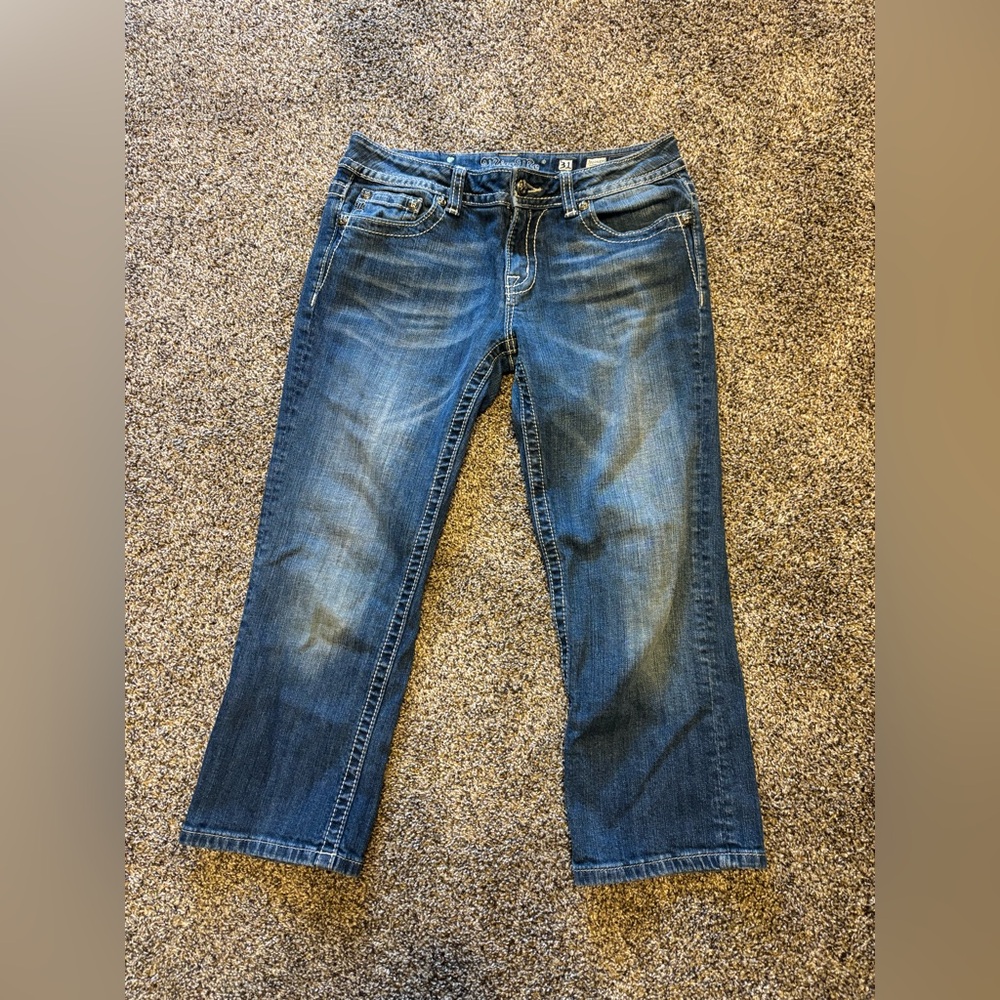 Women’s size 31 Miss Me capris